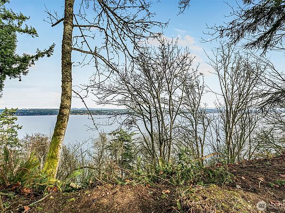 3rd image of 4203 SE Camano Drive