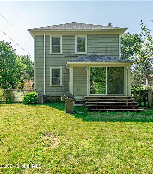 4th image of 160 East Avenue