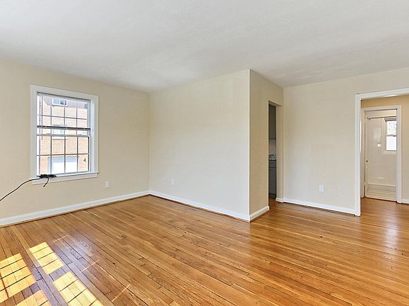 5th image of 2107 5th St S #3