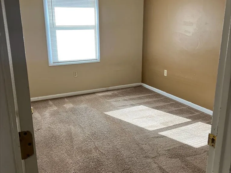 25123 York Dr #12 — Photo 6