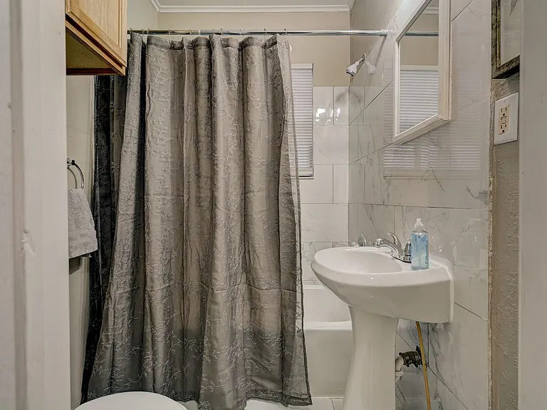 1201 NW 31st St. — Photo 13