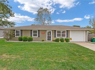 506 W Edgewood Dr, Edgerton, KS 66021