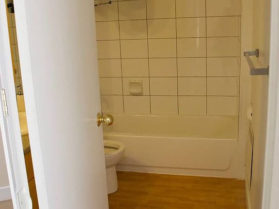 5th image of 5550 Cambie St