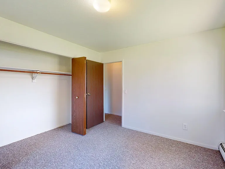 Mallard Cove Apartments — Photo 12