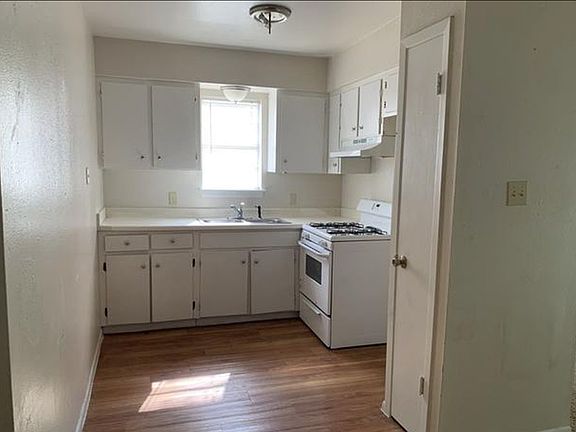 2nd image of 1633 Sacramento St