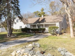 51 Lakeside Dr, Farmingville, NY 11738