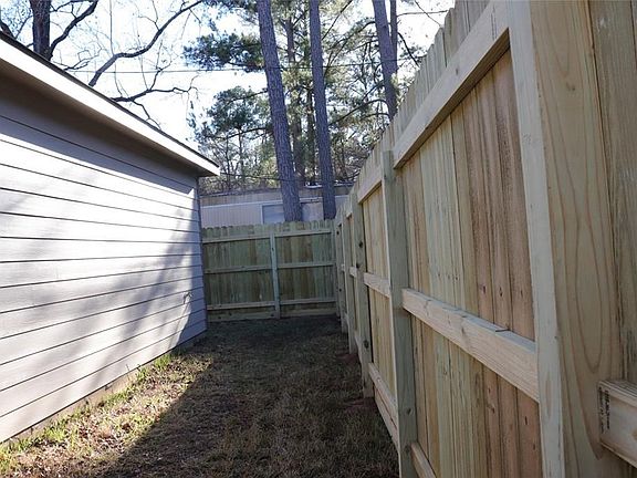 4th image of 9599 Darkwood St