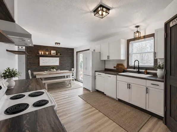 26 Oak Ln NE, Pine Island, MN 55963