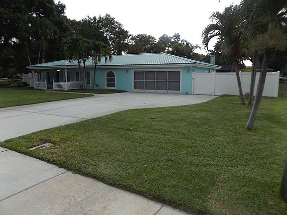 View to the North large lot!