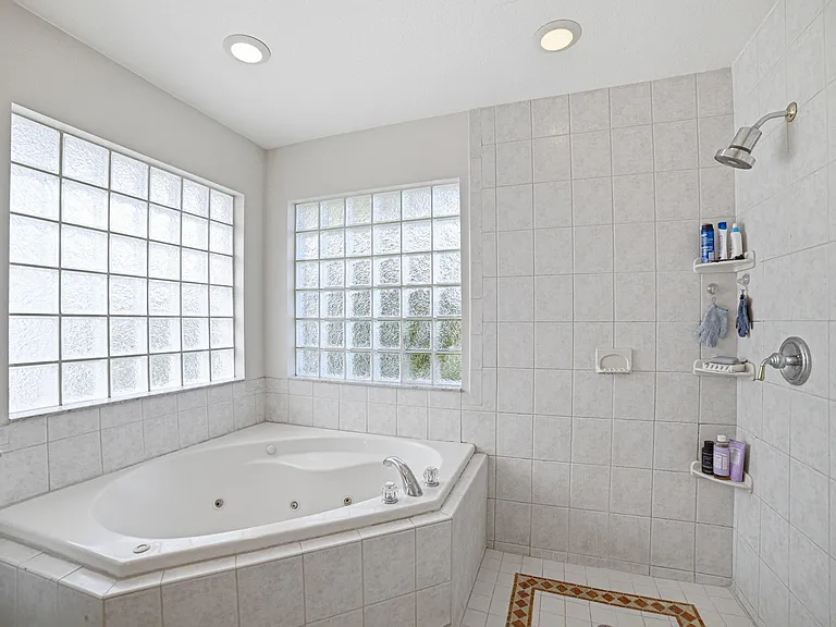 2281 SE 11th St — Photo 25