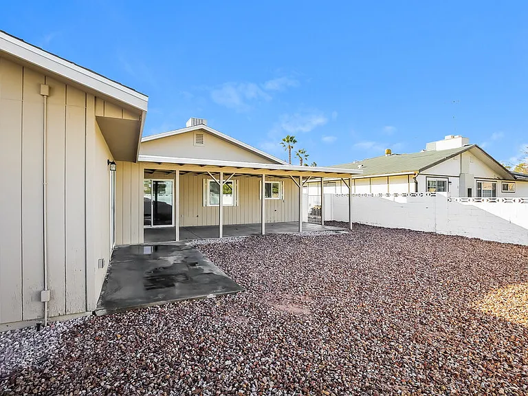 8240 Stapleton Ave — Photo 15