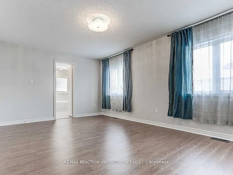 155 Durhamview Cres — Photo 23