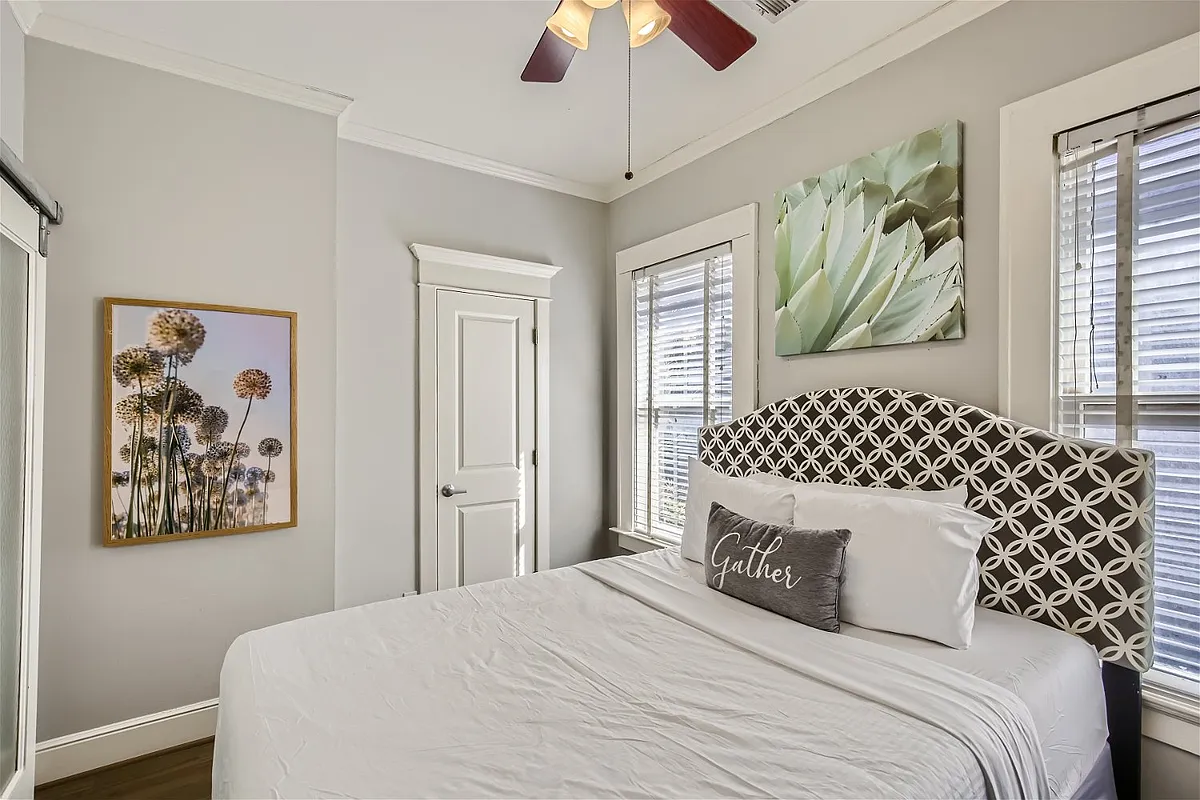 Building Photo - 4038 Lemmon Ave #202