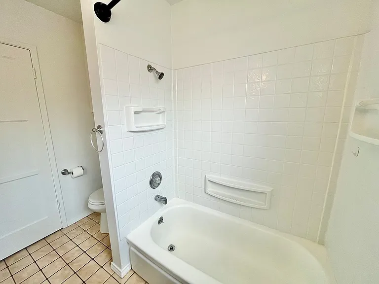 1828 Rowan St — Photo 7