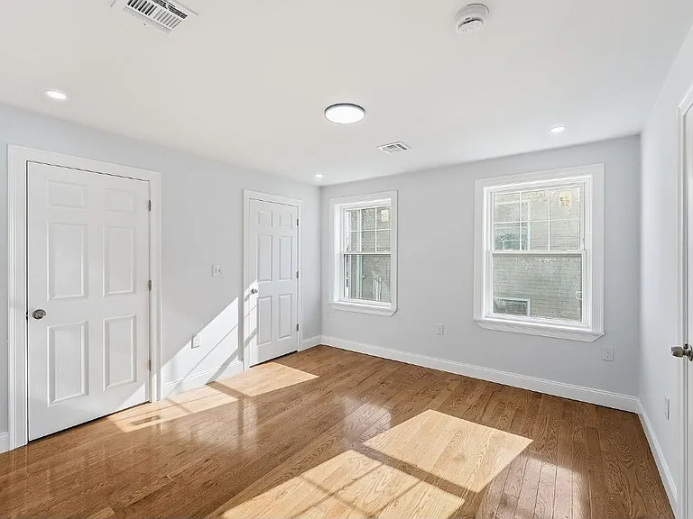 307 Hawkins St #1 — Photo 5