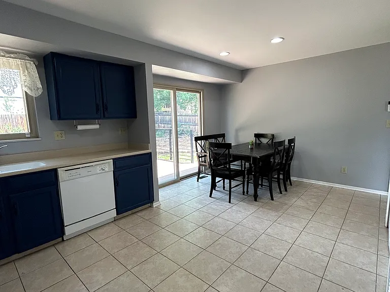 1184 Stanton St — Photo 8