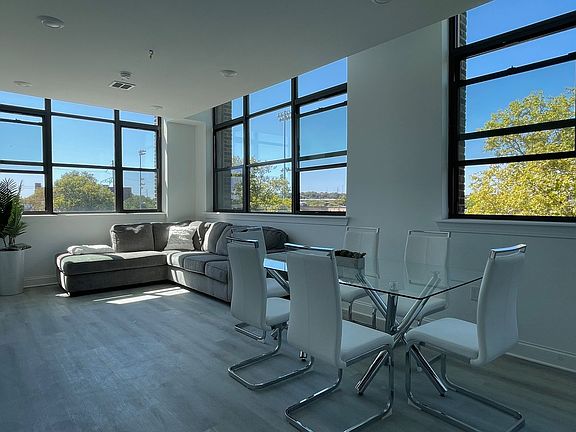 3rd image of 1600 W Hunting Park Ave #215