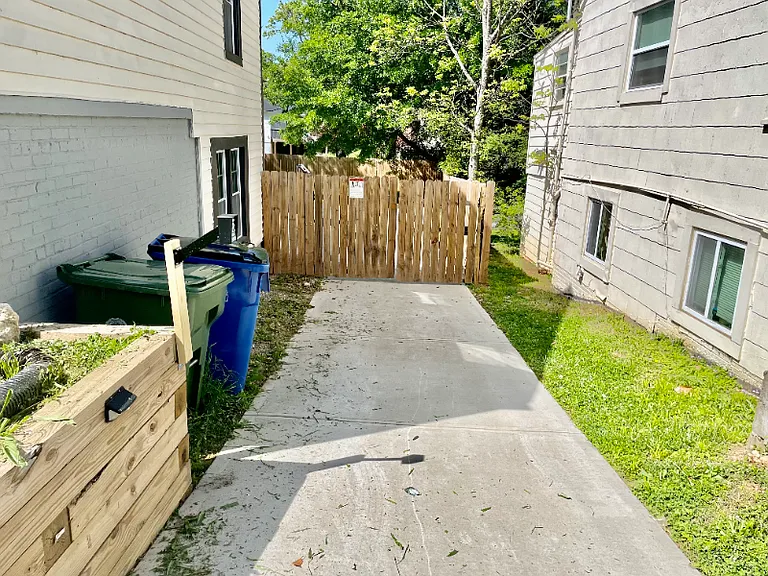 1677 Martin Luther King Jr Dr NW — Photo 9
