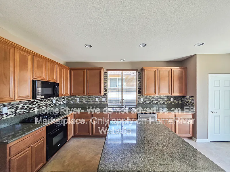 4 bed, 3.0 bath, 2803 sqft, $3,650 — Photo 2