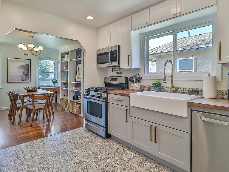 59 E Lewis St — Photo 9
