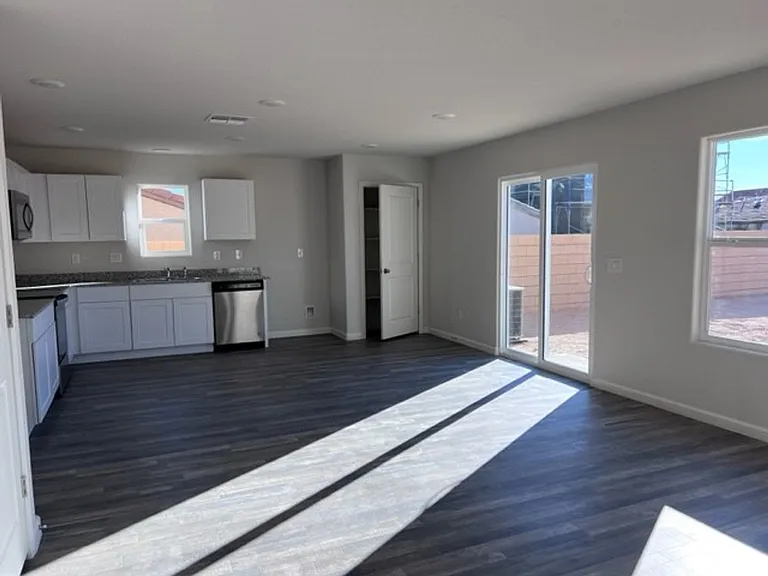 2415 Village Dr — Photo 12