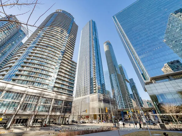 10 York St #2711, Toronto, ON M5J 0E1