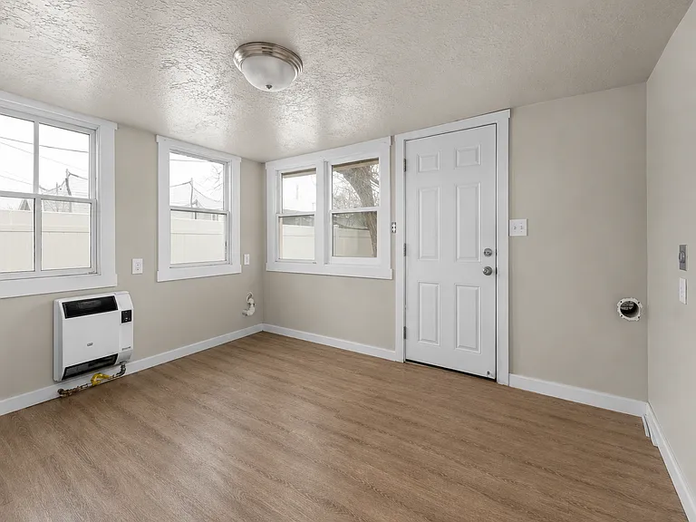 140 W 400 N — Photo 10