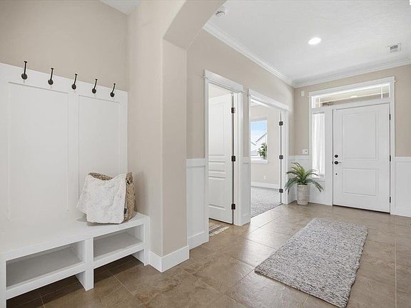 3rd image of 4757 Cowlitz Blvd