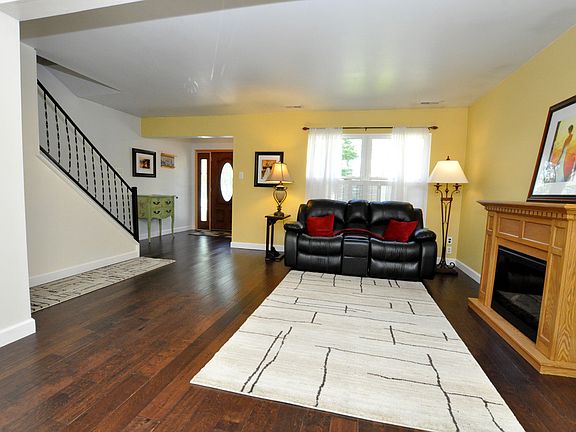 4th image of 101 Burnam Wood Ct