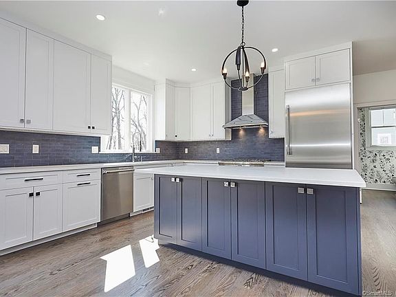 4th image of 38 Oak Grove Pl