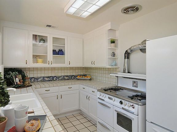 5th image of 2093 Bel Air Ave