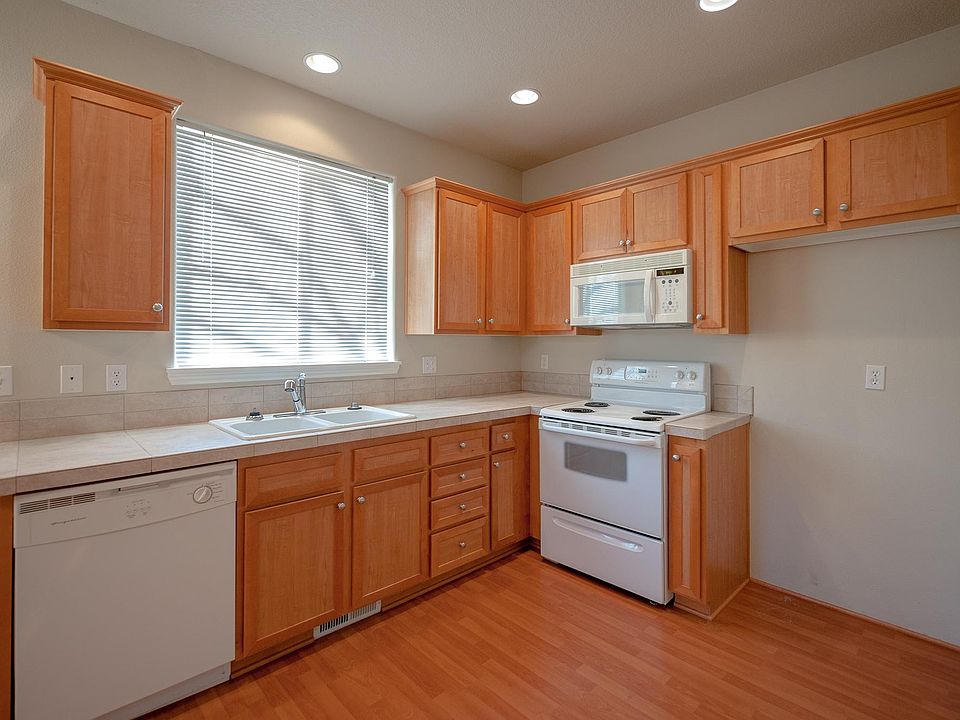 2nd image of 710 Barton Ave