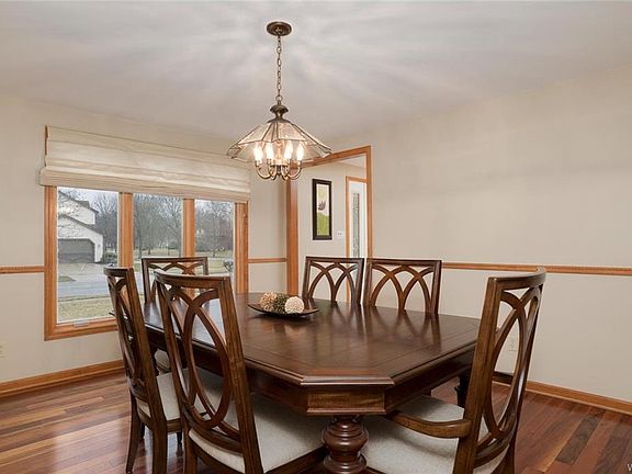 5th image of 14 Eveningwood Ln