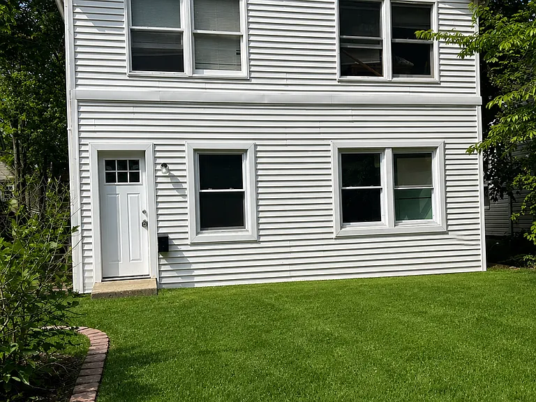 1139 Sewall Ave — Photo 1