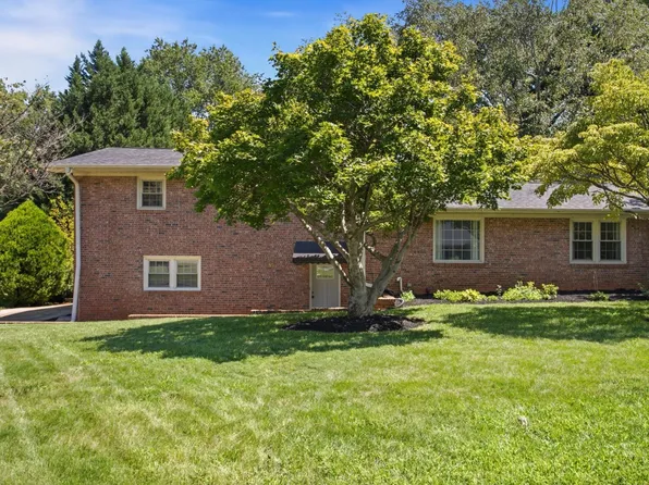 15 Holmsby Ln, Taylors, SC 29687