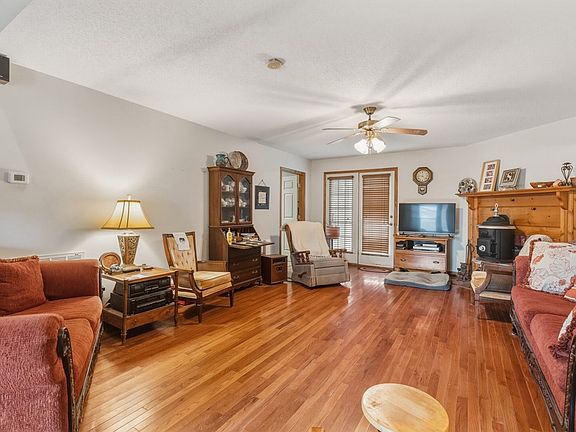 4th image of 3715 Henderson Rd