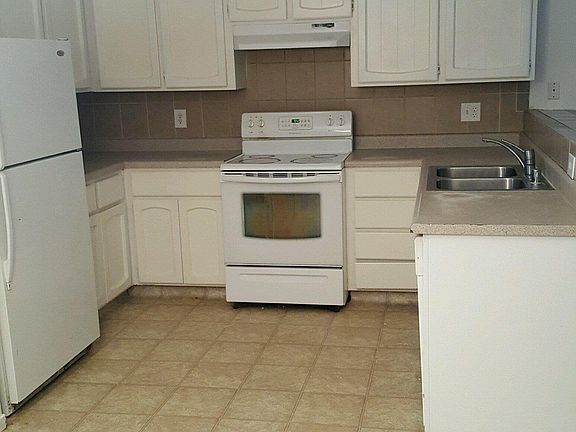 4th image of 2377 E Lafayette St