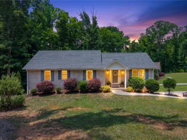 843 Montgomery Ct, Walnut Cove, NC 27052