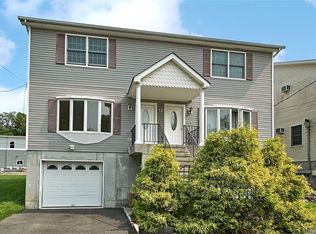 12 Denim Pl, N White Plains, NY 10603