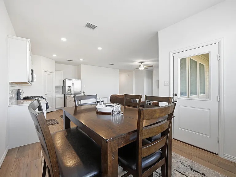 216 Post Oak St — Photo 16