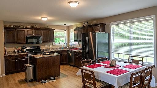3rd image of 53 Dakota Ln