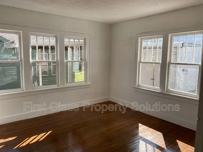 1801 N Jordan Ave — Photo 8