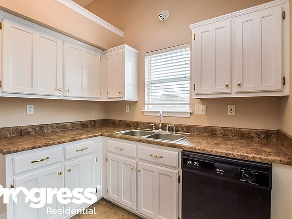 4th image of 5468 Bradley Ln