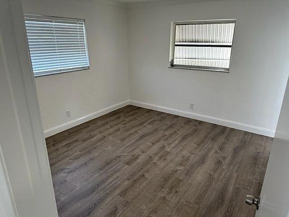 4th image of 160 SE 10th St #160
