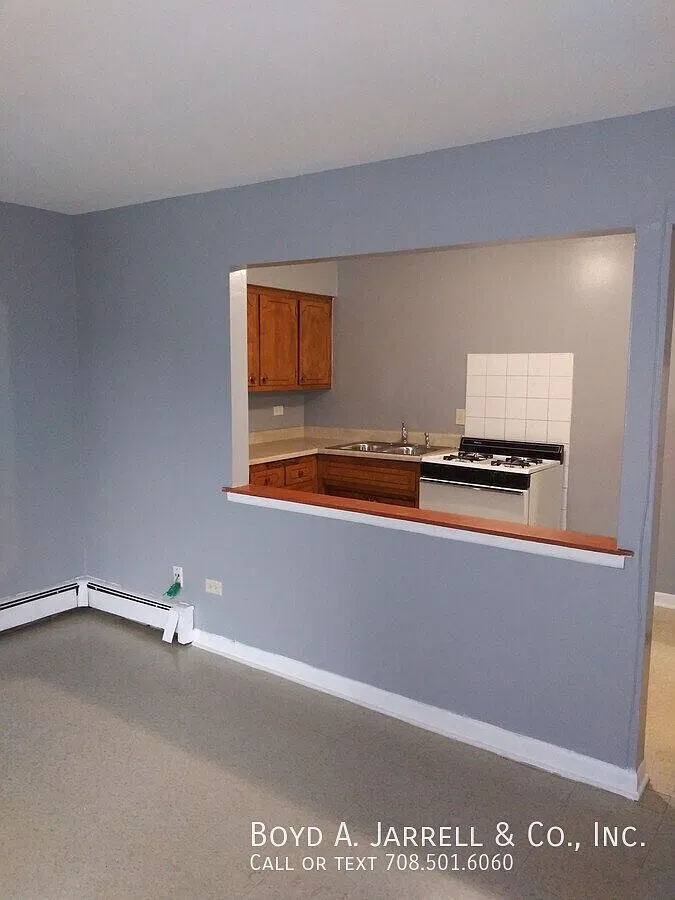 One Bedroom, Owner Heated, Immediate Occupancy — Photo 3