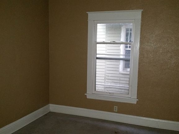 4th image of 1148 W Jefferson Blvd