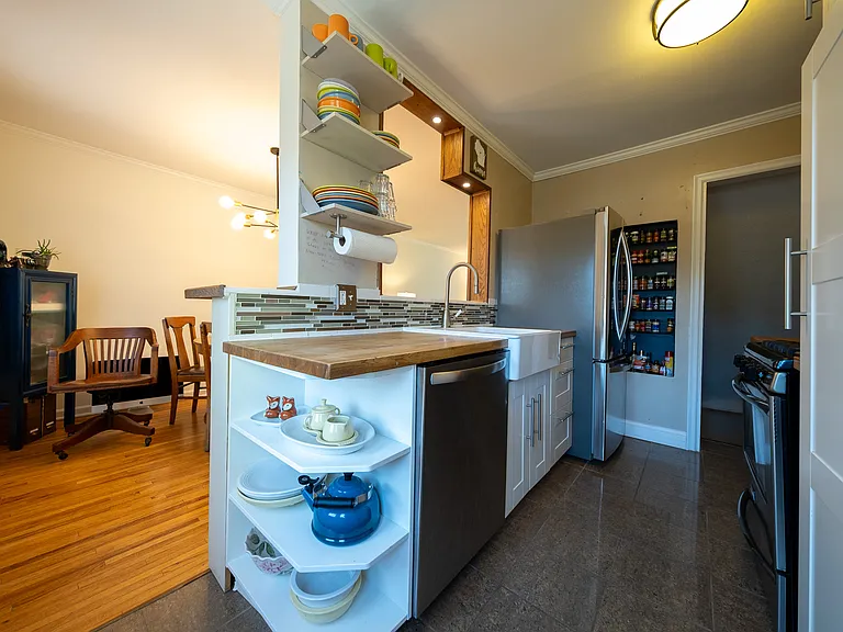 2050 Montreal Ave — Photo 9