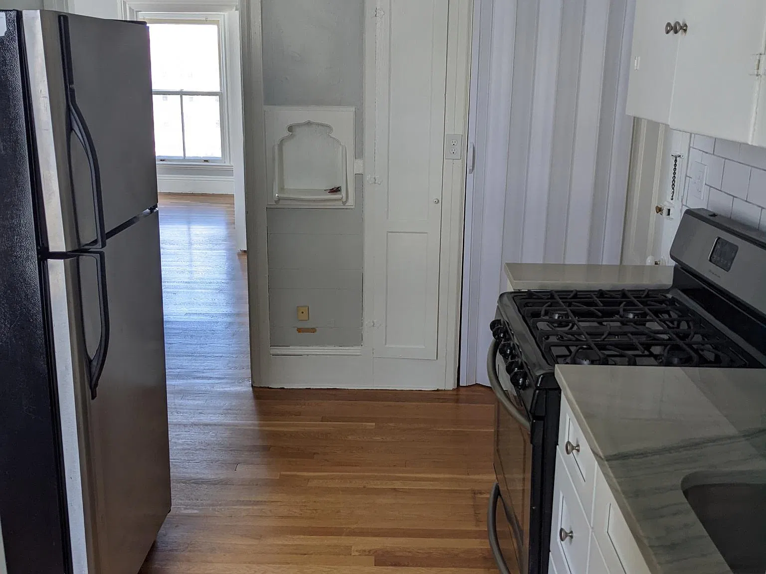 2 bed, 725 sqft, $1,700 — Photo 2