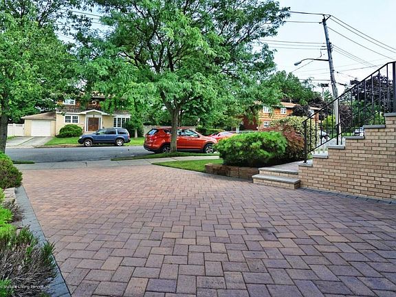 3rd image of 41 Bamberger Ln