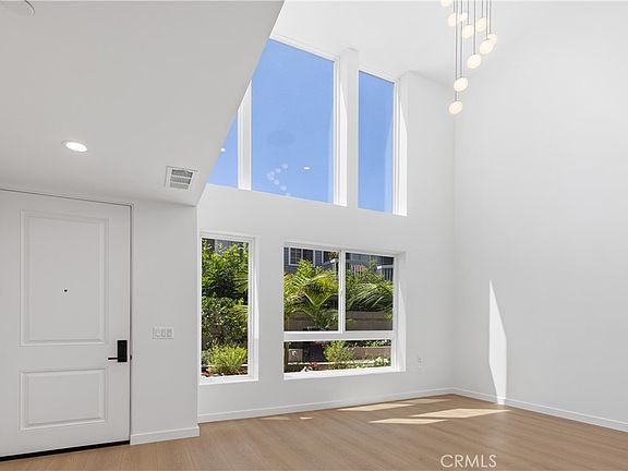 4th image of 176 N Catalina Ave #103